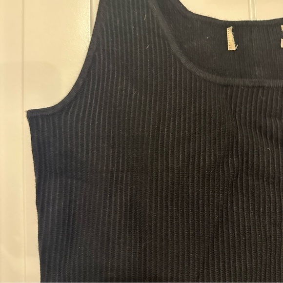 Structured ribbed black sleeveless crop tank women size large - Picture 2 of 5